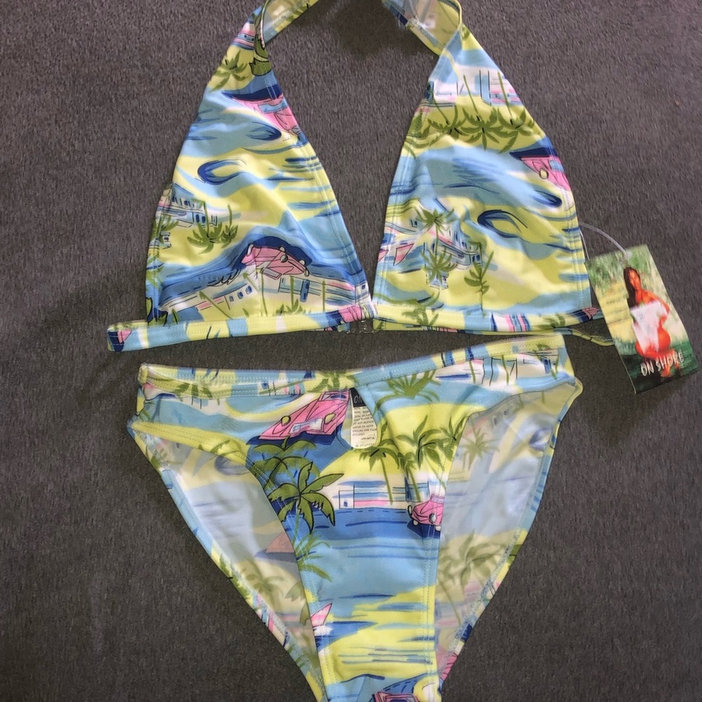 Bikini - Picture 2 of 7